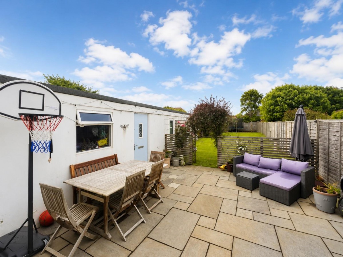 Box Road Avenue, Cam, Dursley