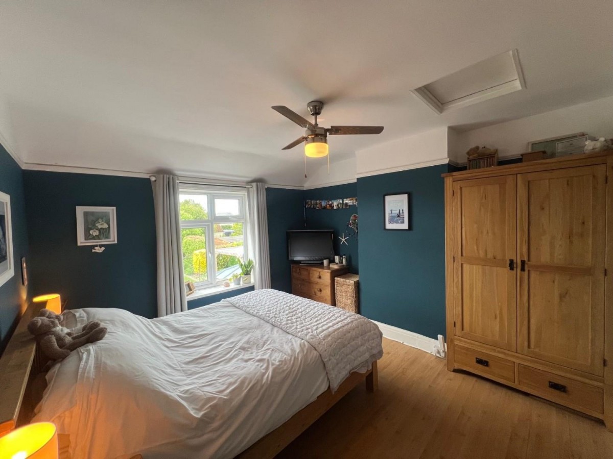 Box Road Avenue, Cam, Dursley