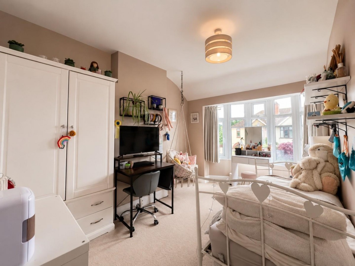 Box Road Avenue, Cam, Dursley
