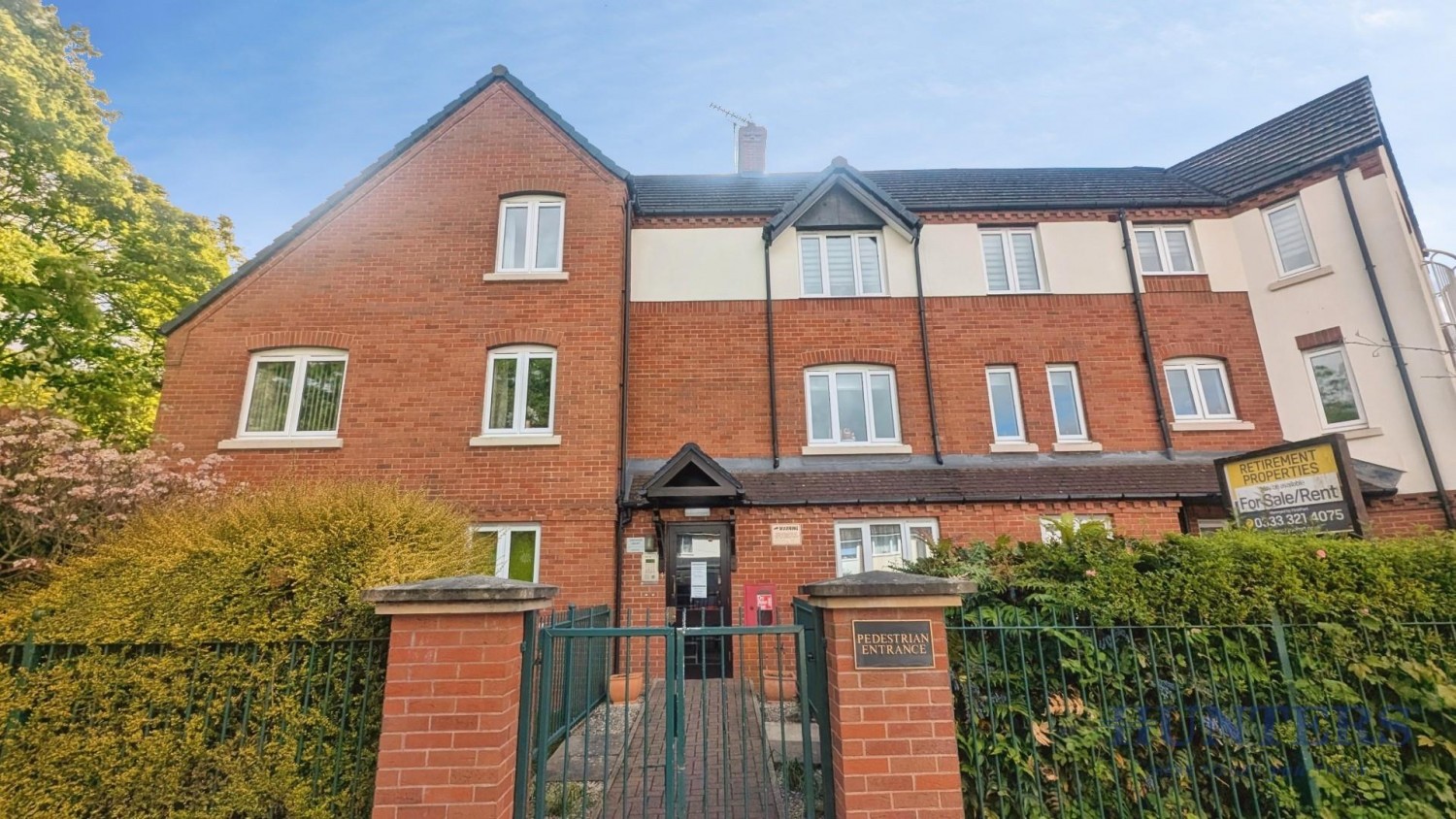 2 bedroom Flat to let in Orchard Court, Lugtrout Lane, Solihull B91 2SL