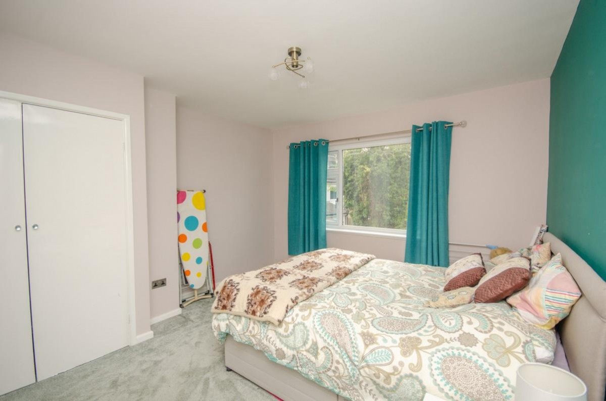 Fouracre Road, Downend, Bristol, BS16 6HG