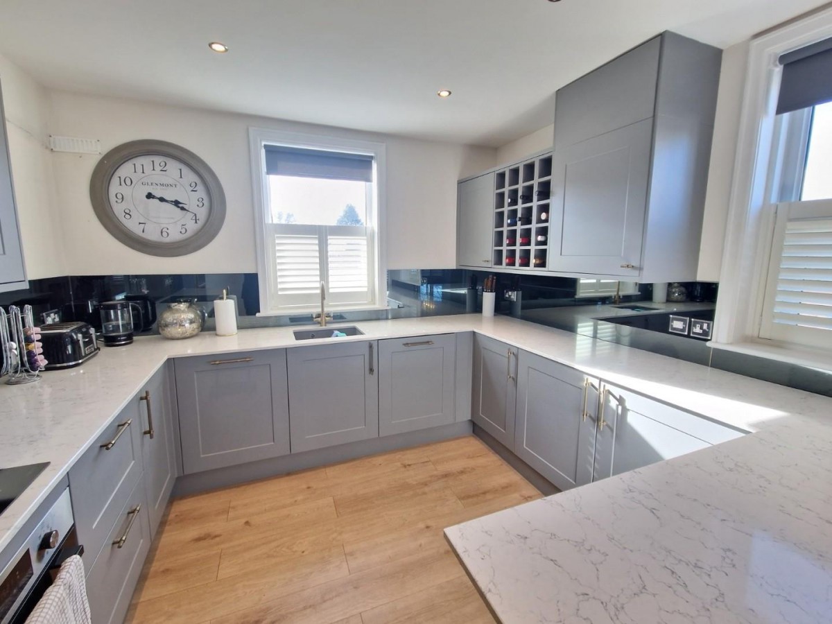 74 Leeds Road, Harrogate, HG2 8BG