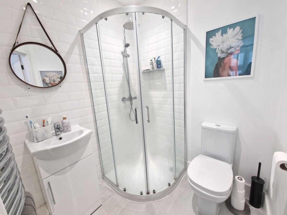 74 Leeds Road, Harrogate, HG2 8BG