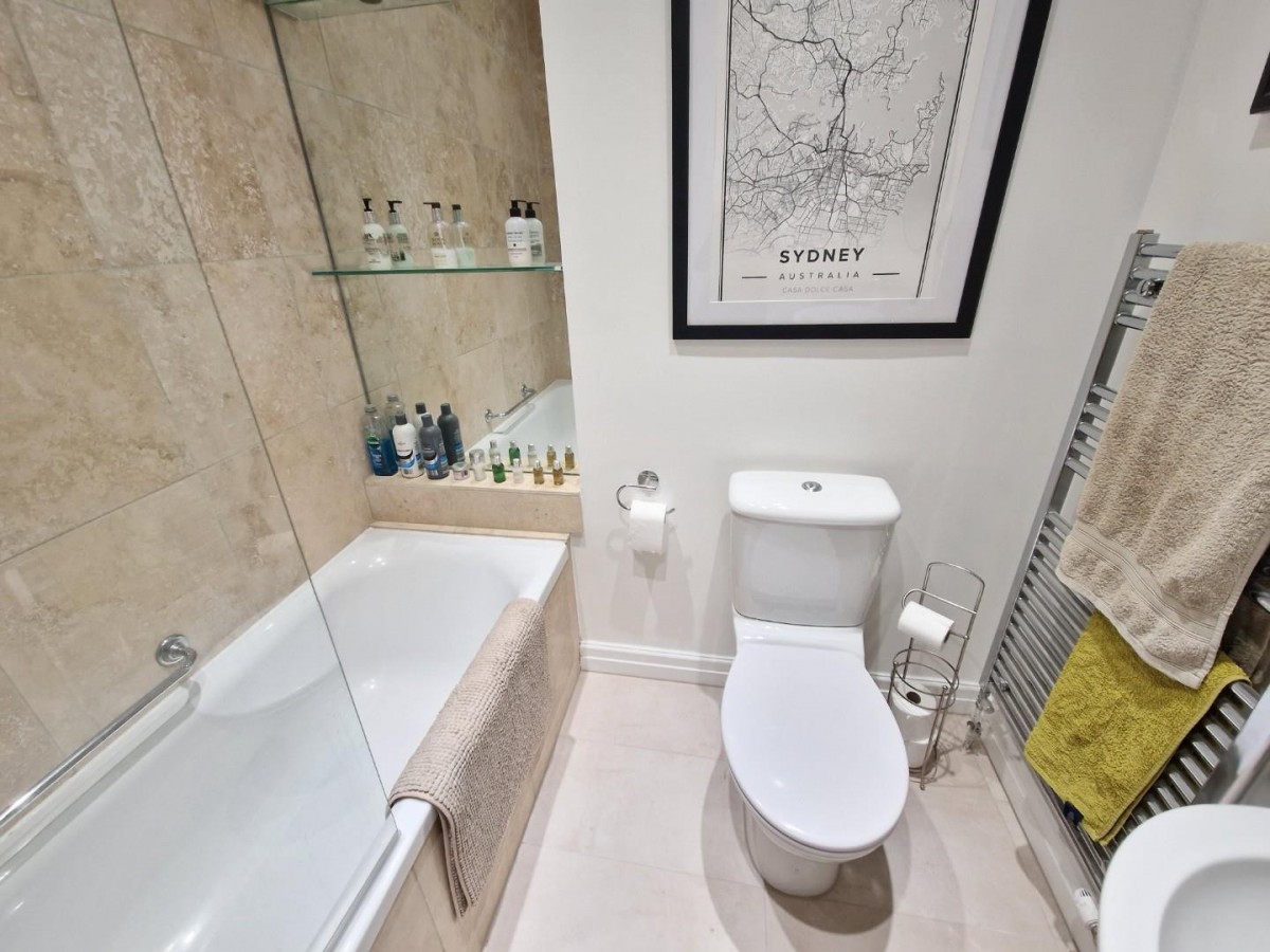 74 Leeds Road, Harrogate, HG2 8BG