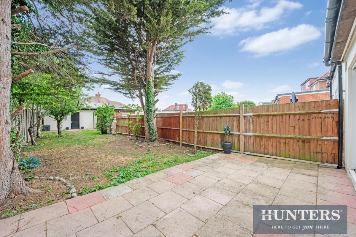 Chatsworth Crescent, Hounslow