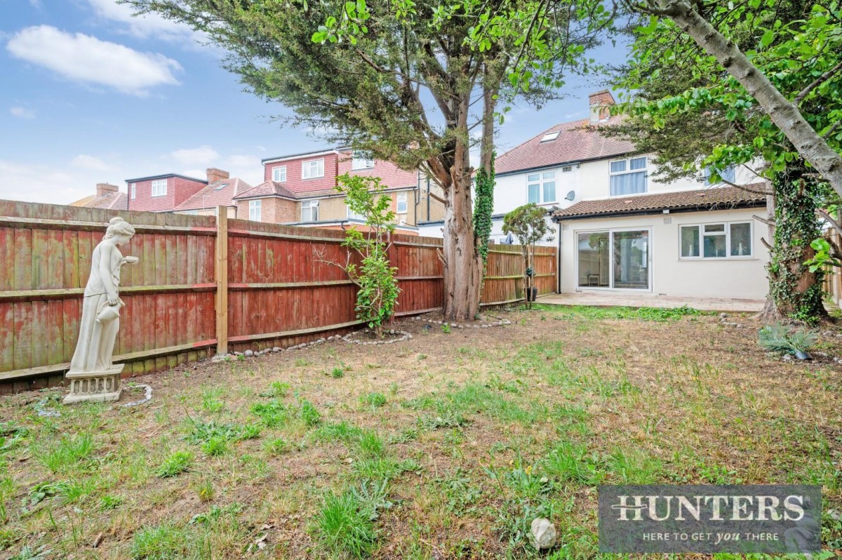 Chatsworth Crescent, Hounslow