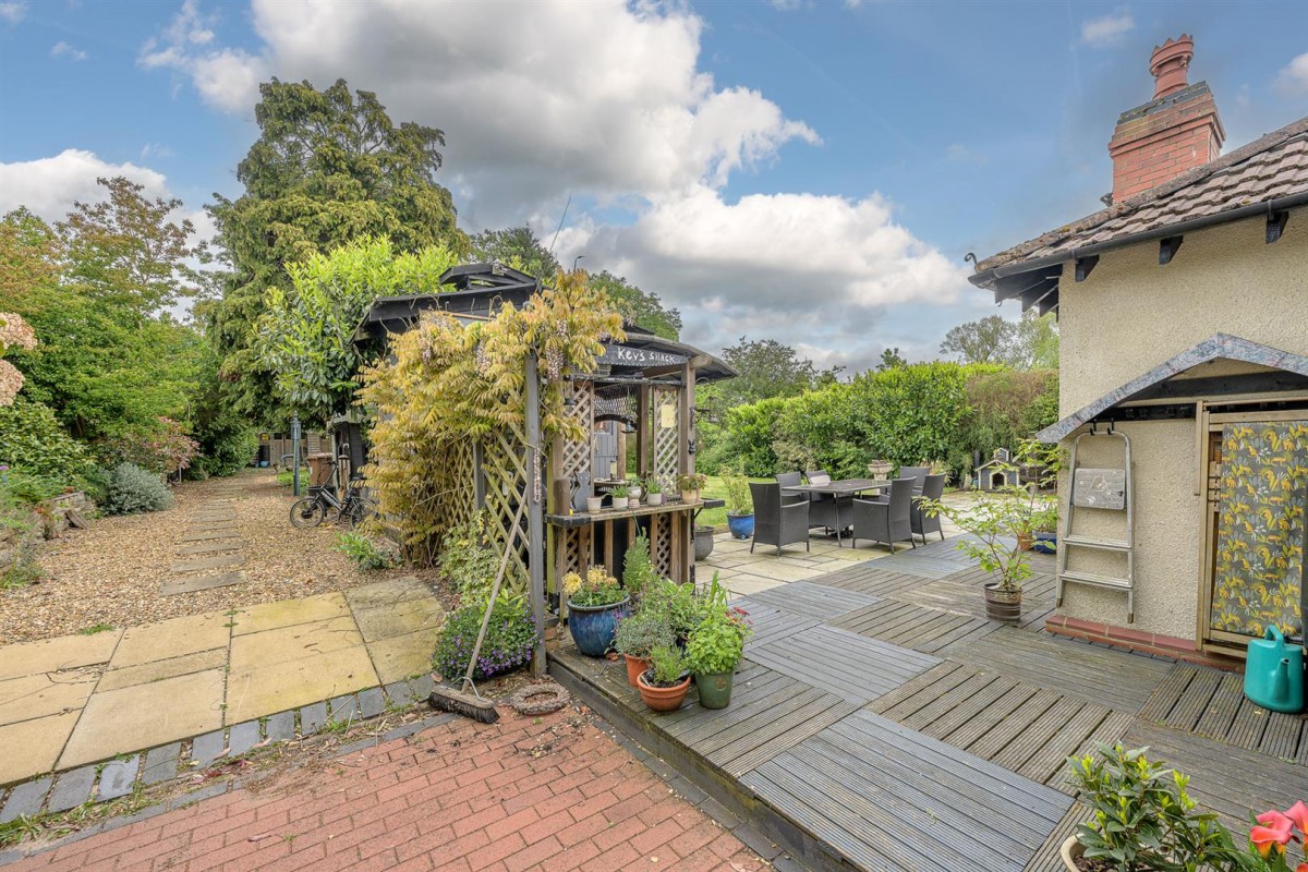 Limberlost, Forge Lane, Blakedown, DY10 3JF