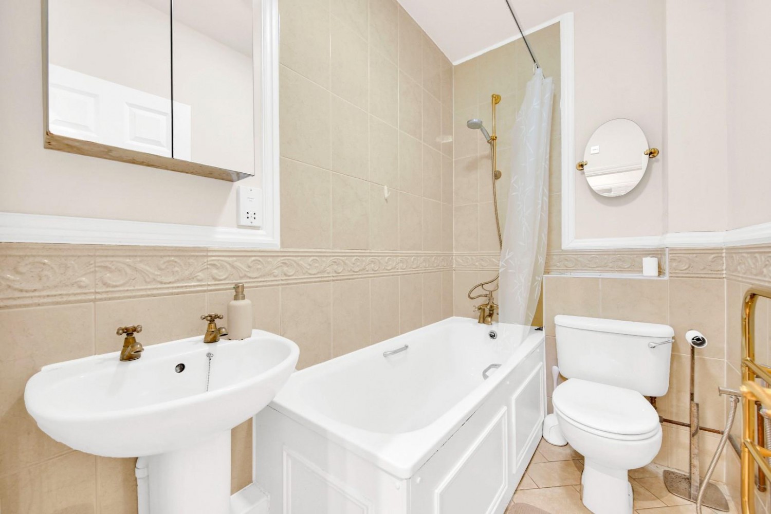 2 bedroom Flat to let in Spital Square, Spitalfields, E1