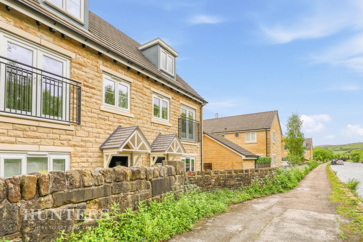 Lockside, Littleborough OL15 0HX