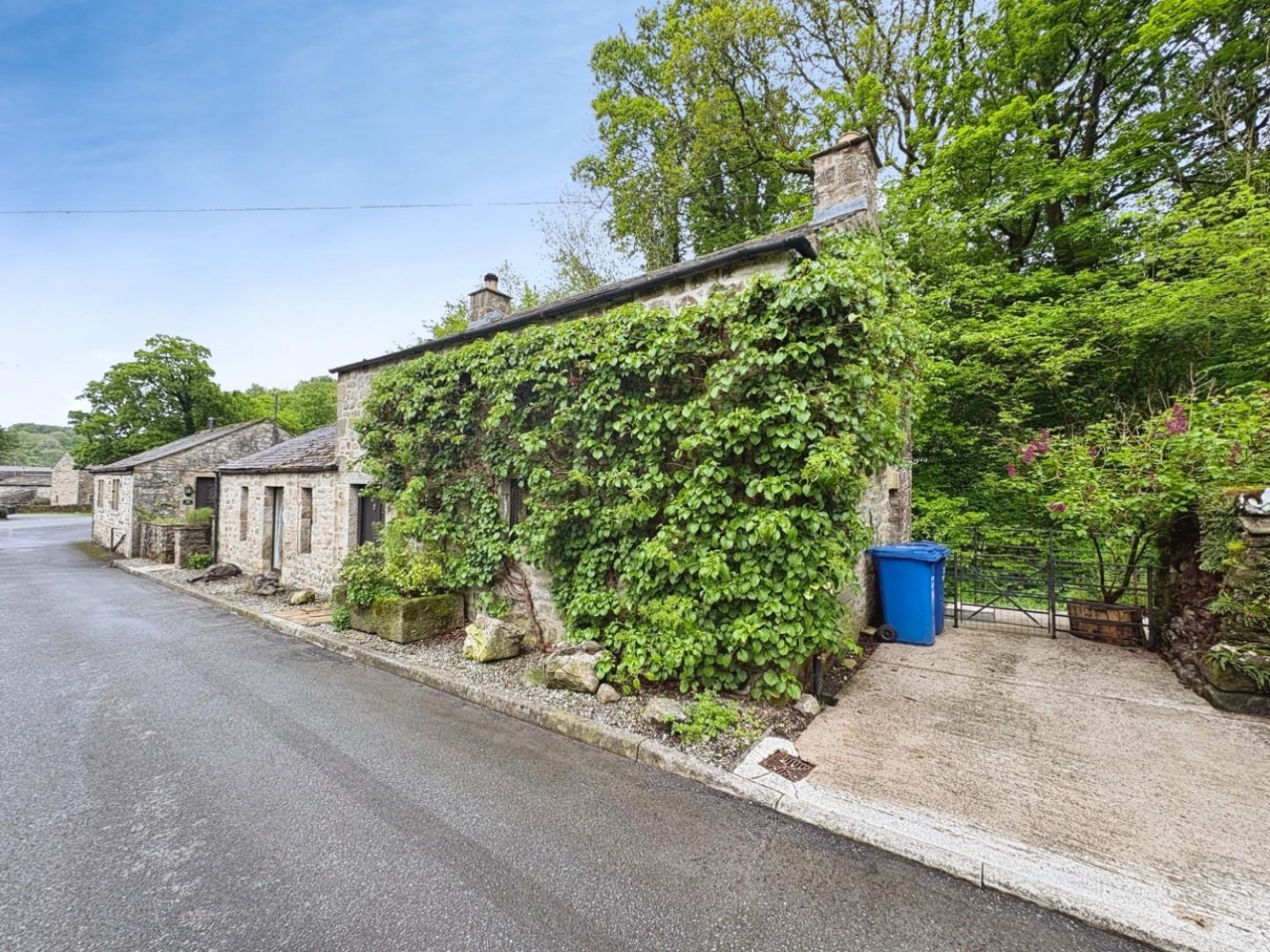 Victoria Lodge & Albert Cottage. Kirkby Malham