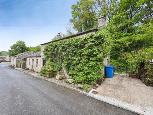 Victoria Lodge & Albert Cottage. Kirkby Malham