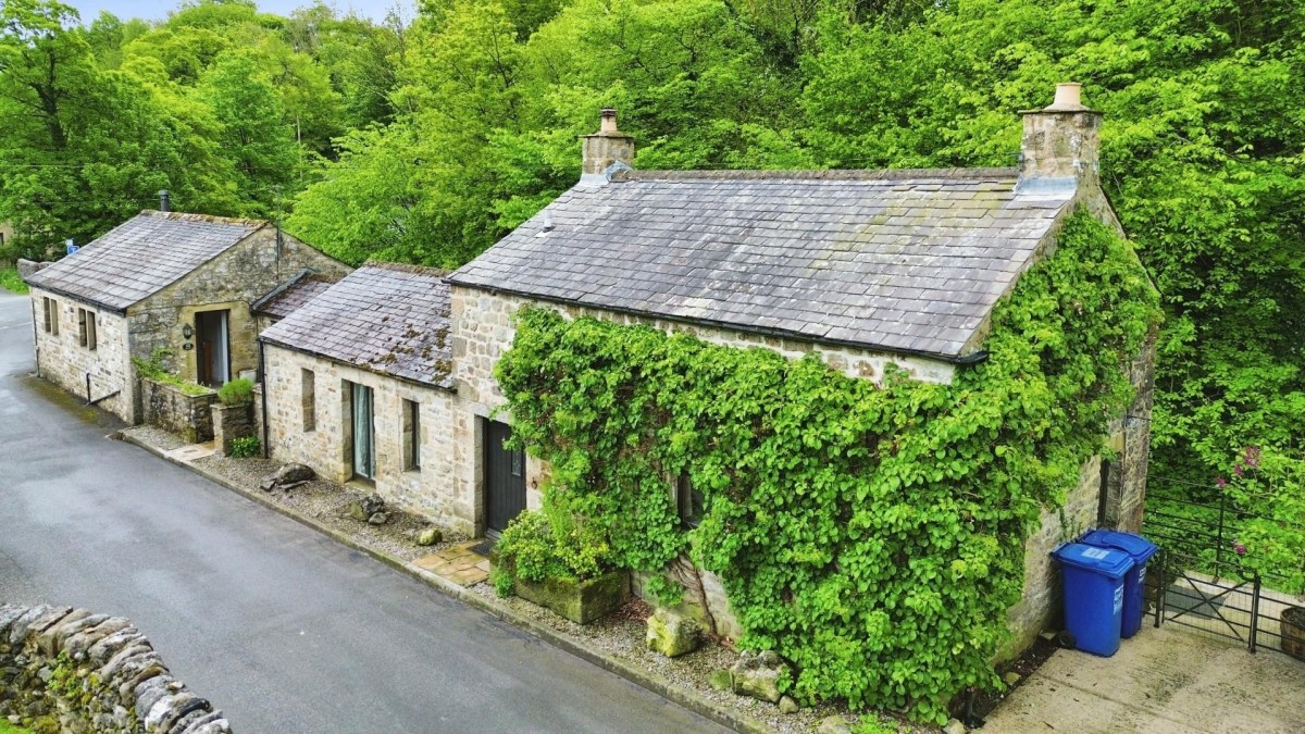Victoria Lodge & Albert Cottage. Kirkby Malham