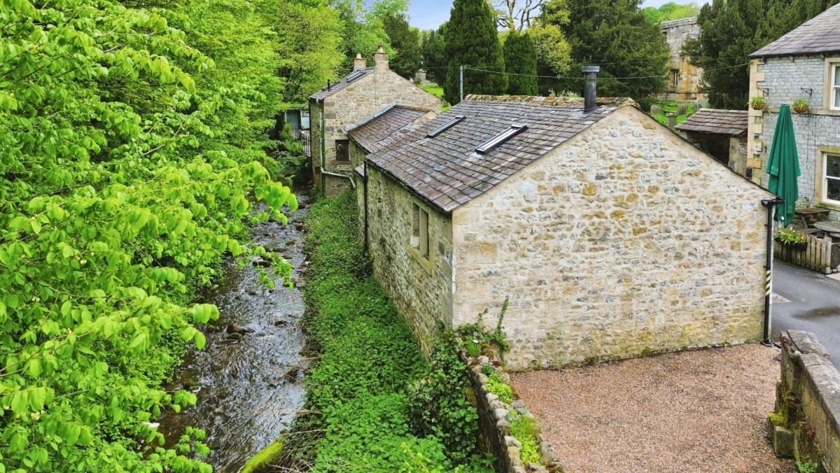 Victoria Lodge & Albert Cottage. Kirkby Malham