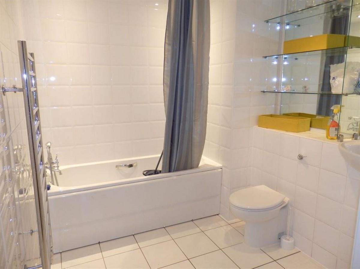 Point Wharf Lane, Brentford, TW8