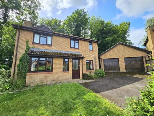 St. Bartholomews Close, Cam, Dursley