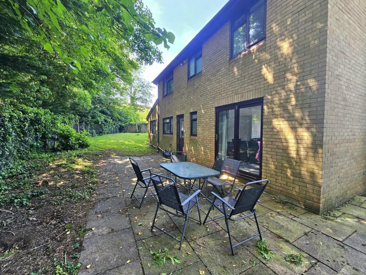 St. Bartholomews Close, Cam, Dursley
