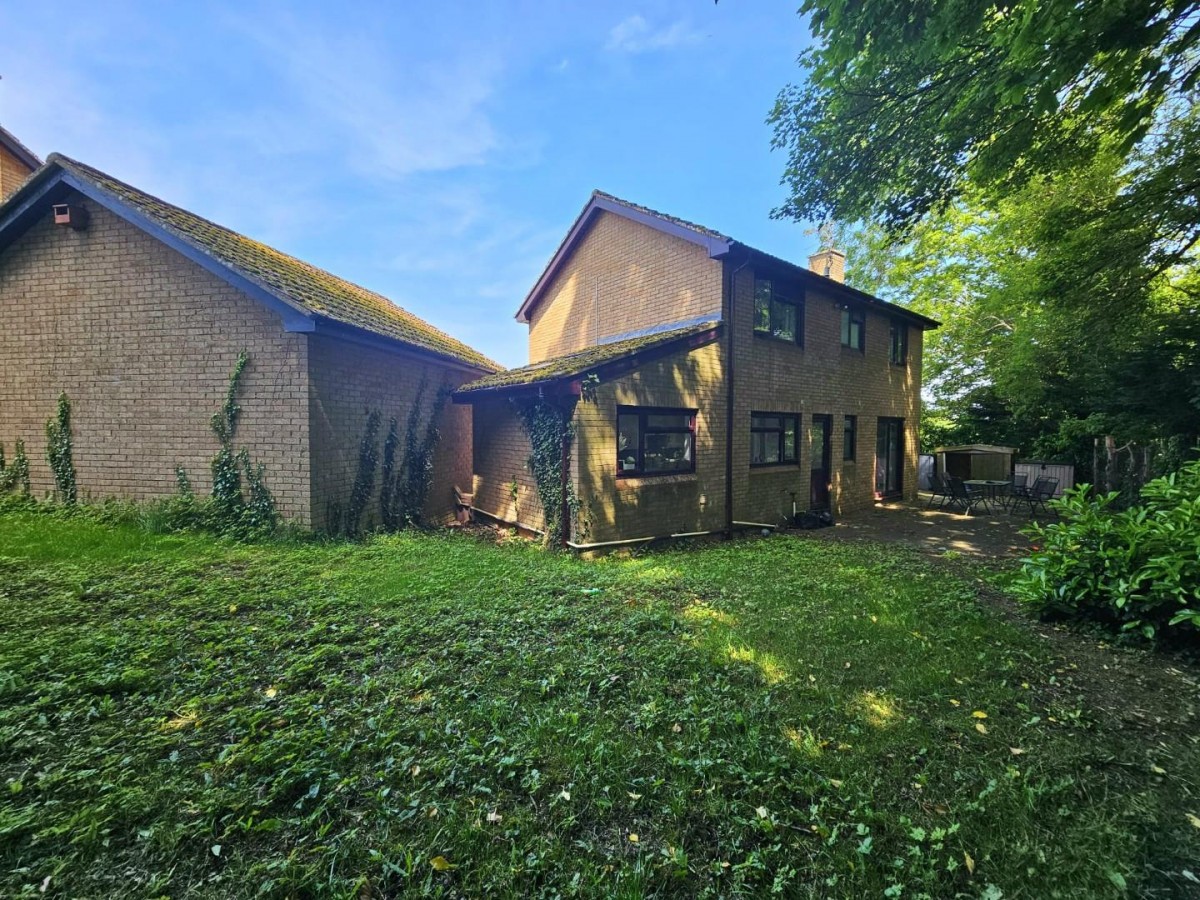 St. Bartholomews Close, Cam, Dursley