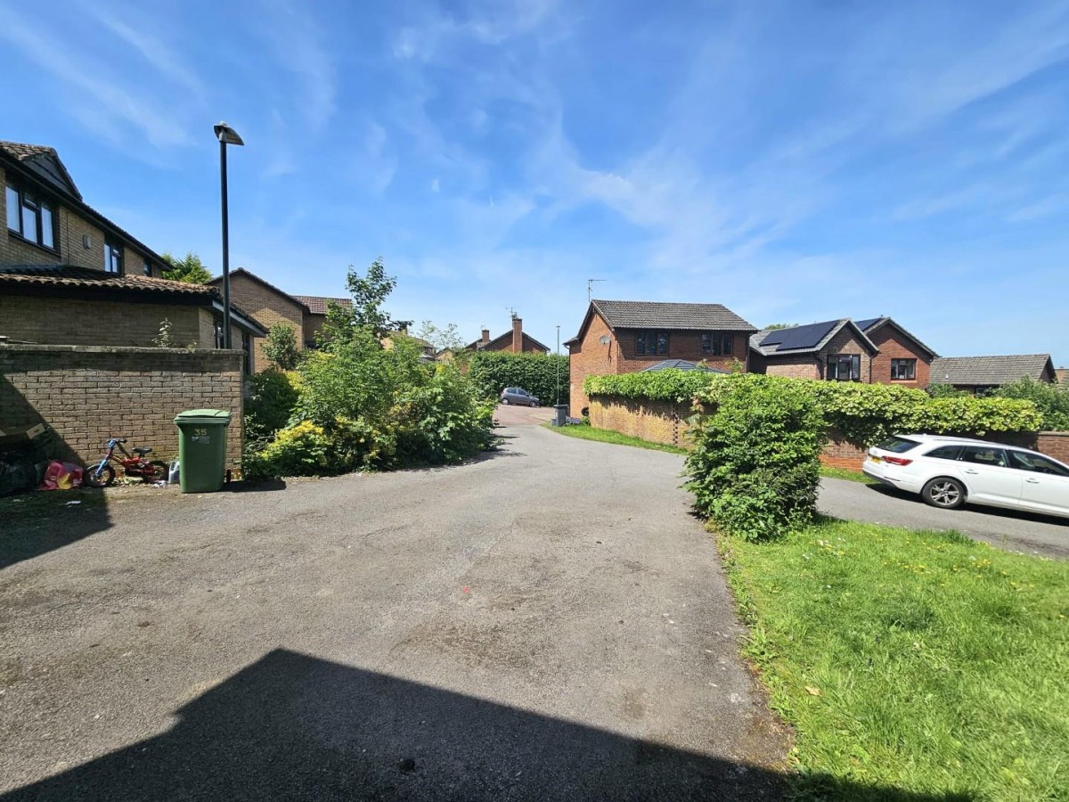 St. Bartholomews Close, Cam, Dursley