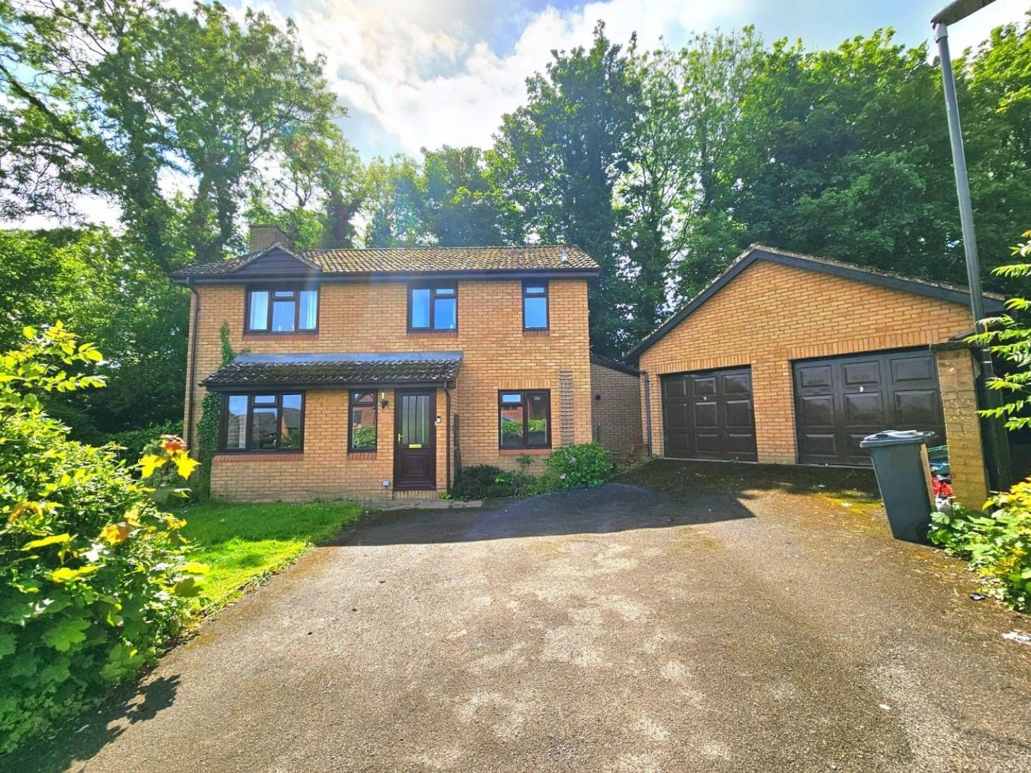 St. Bartholomews Close, Cam, Dursley