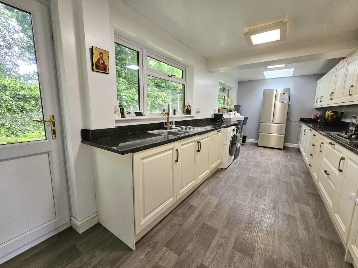 St. Bartholomews Close, Cam, Dursley