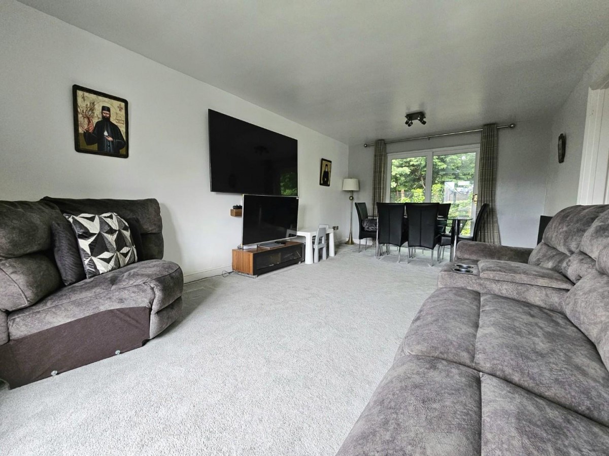 St. Bartholomews Close, Cam, Dursley