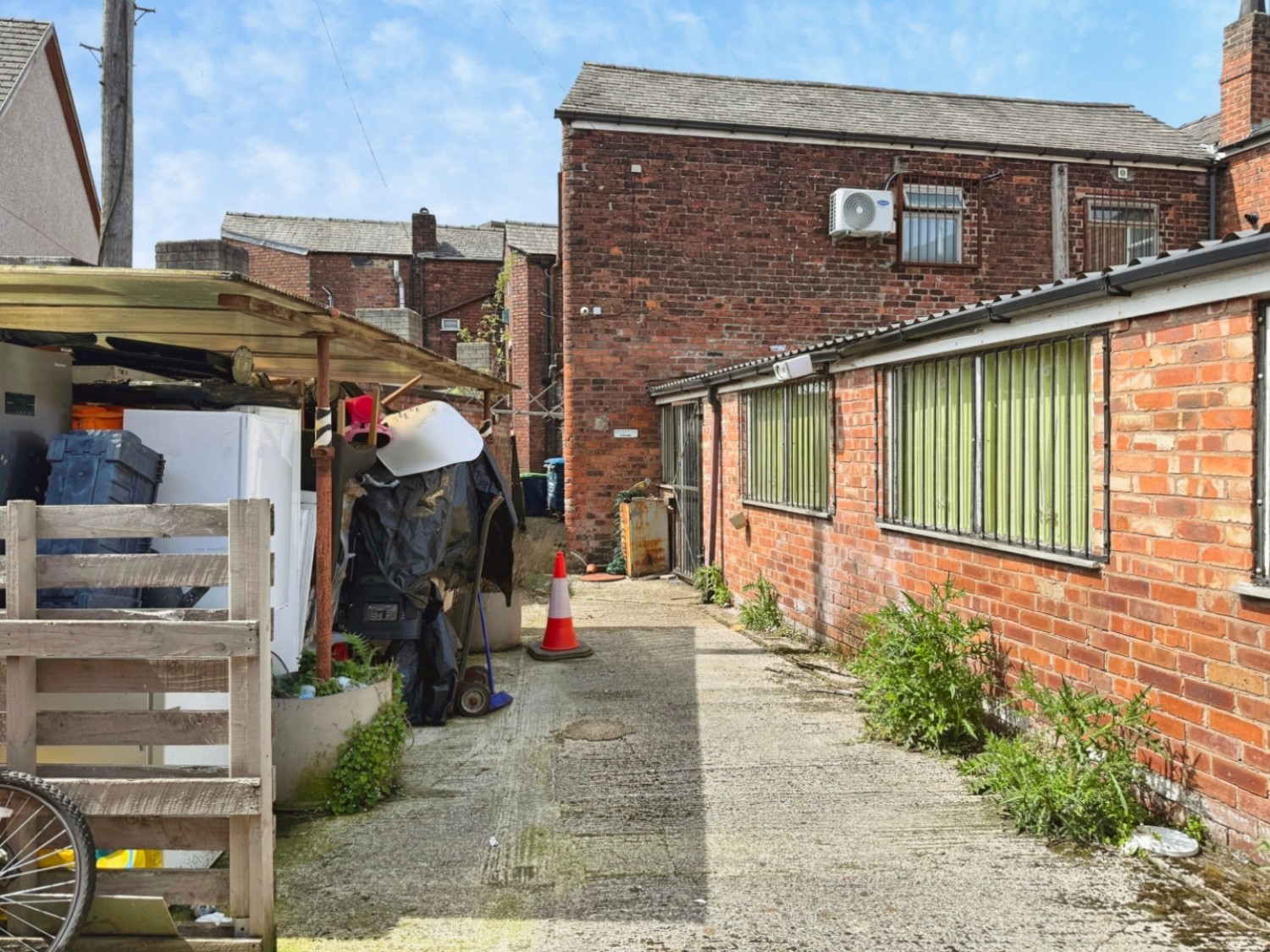 Leigh road
