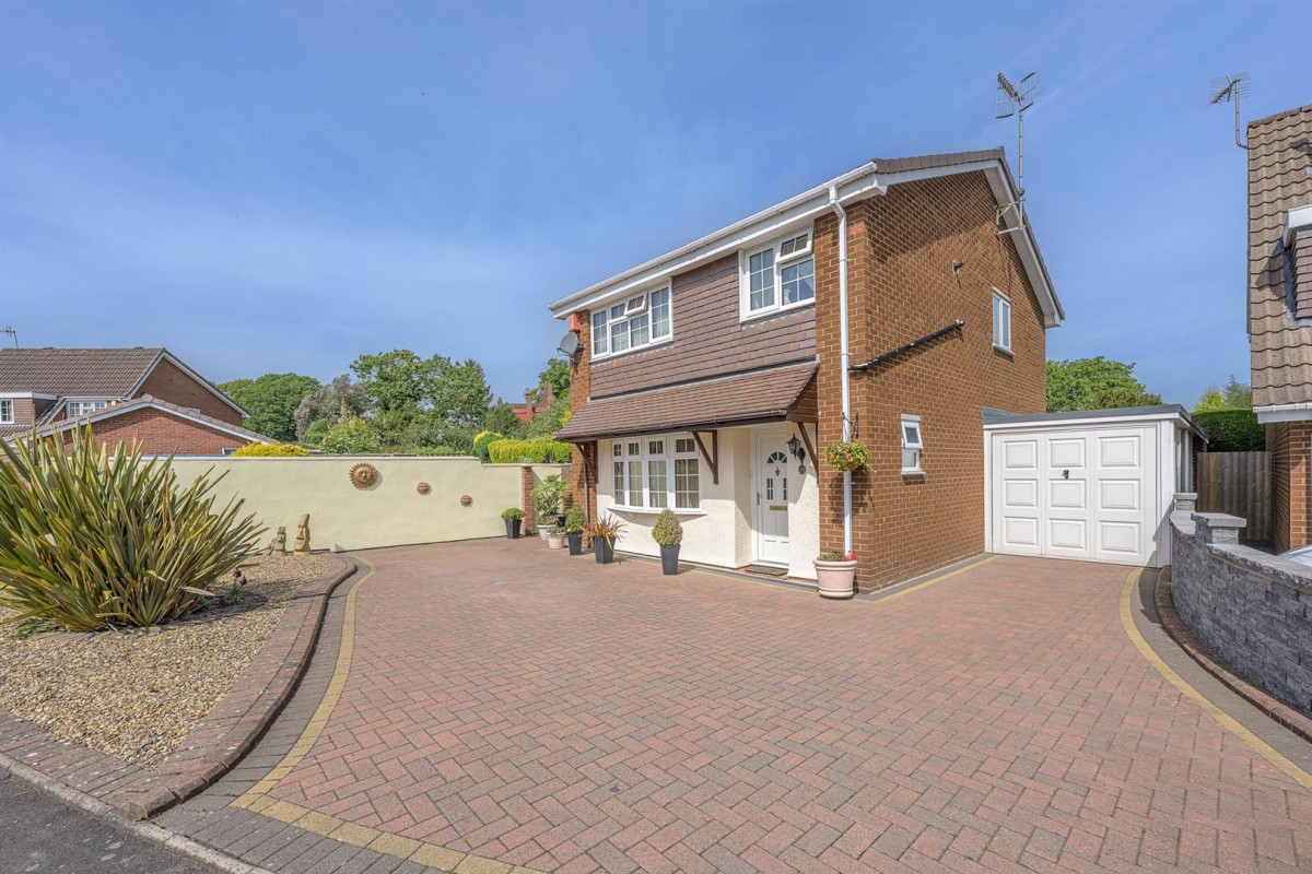 Prosper Meadow, Kingswinford, DY6 8BA