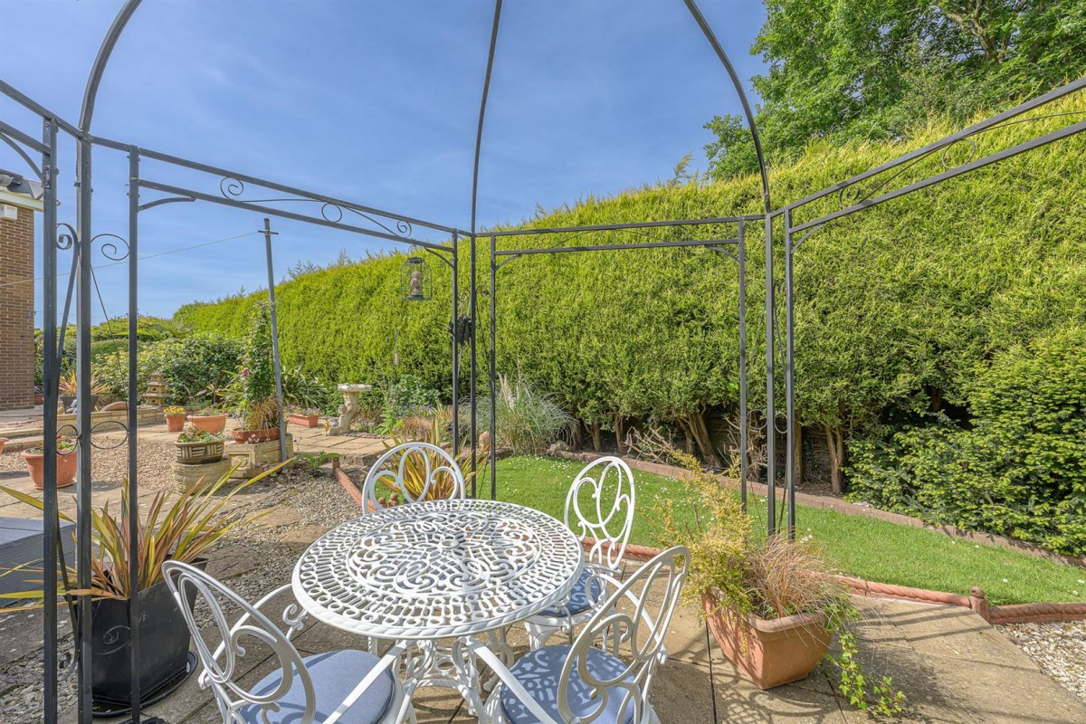 Prosper Meadow, Kingswinford, DY6 8BA