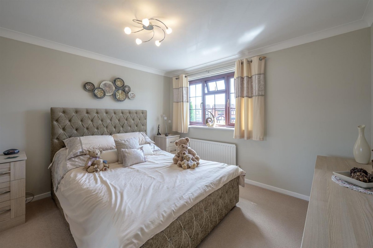 Ibis Gardens, Kingswinford, DY6 8XS