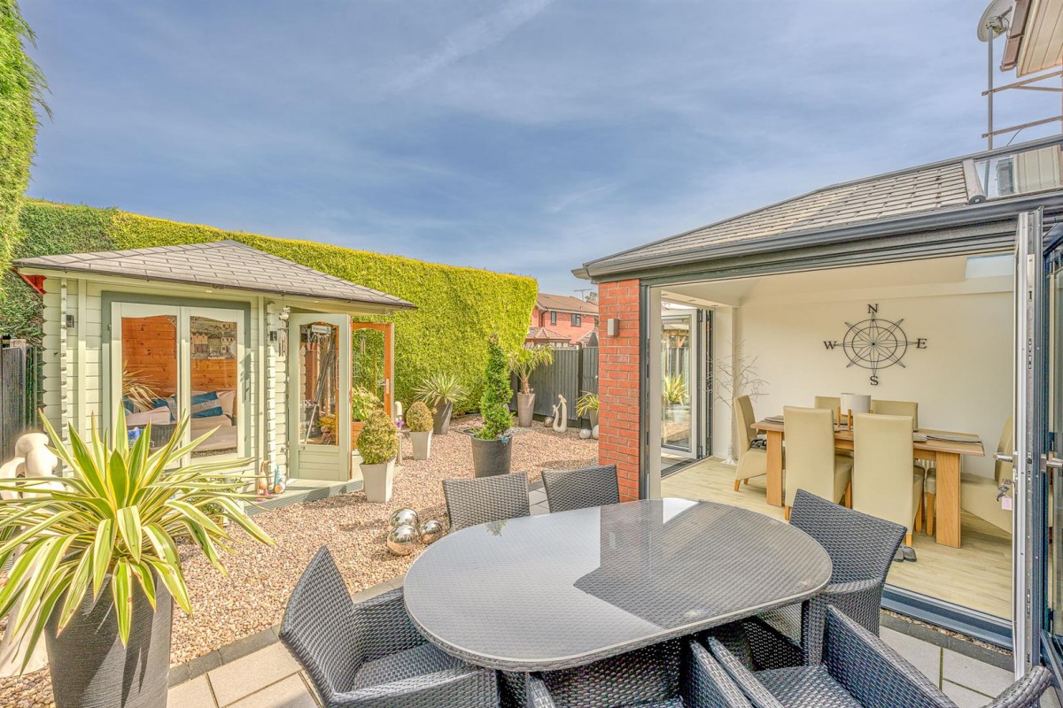 Ibis Gardens, Kingswinford, DY6 8XS