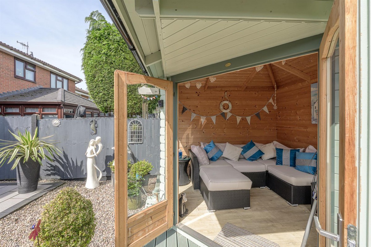 Ibis Gardens, Kingswinford, DY6 8XS