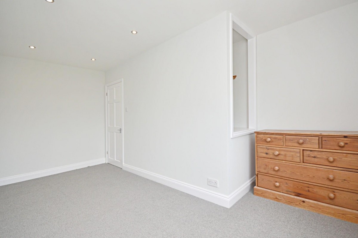 Chaundey Grove, Bristol