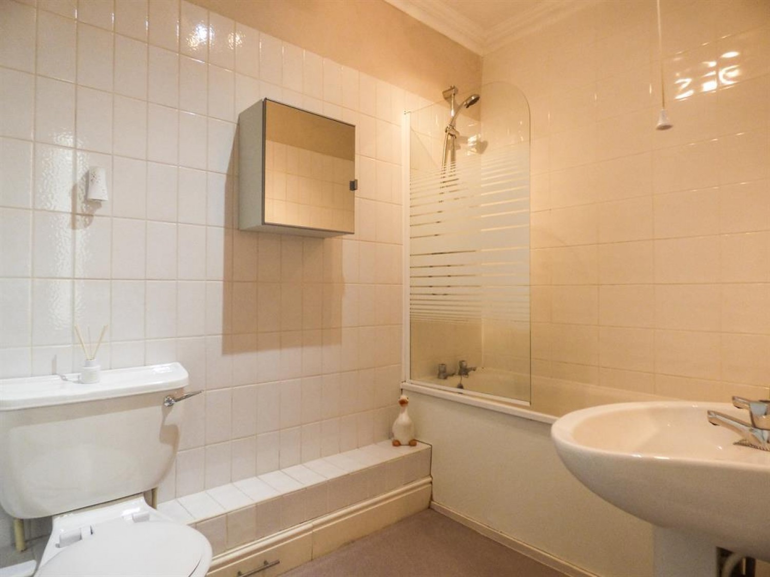 2 bedroom Flat to let in Acland Hall, Lady Park Avenue, Bingley