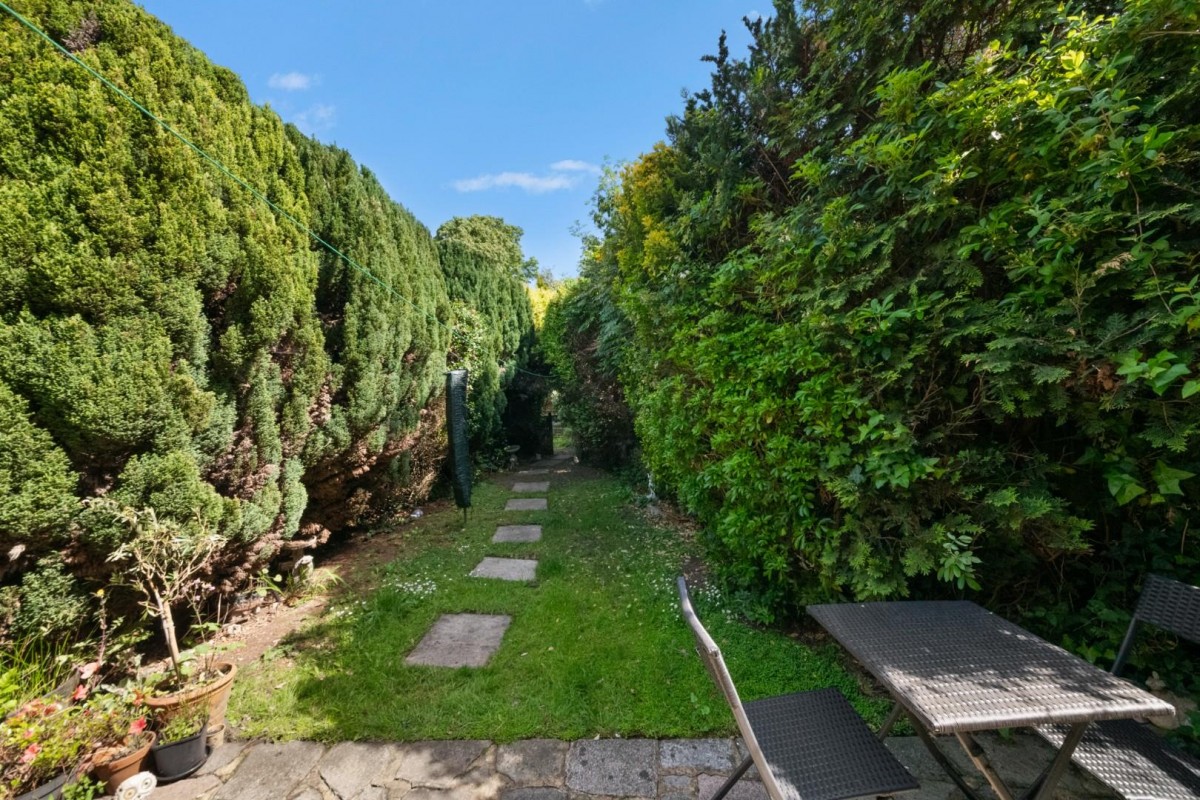 Minet Drive, Hayes
