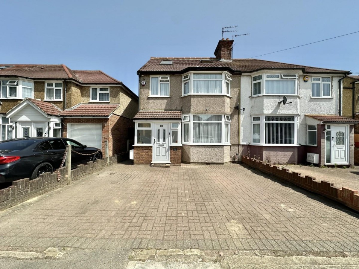 Dorchester Waye, Hayes, Middlesex, UB4 0HY