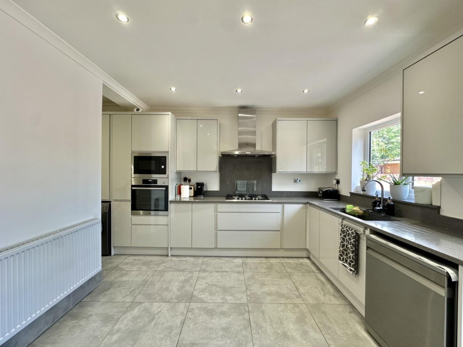 4 bedroom House for sale in Dorchester Waye, Hayes, Middlesex, UB4 0HY