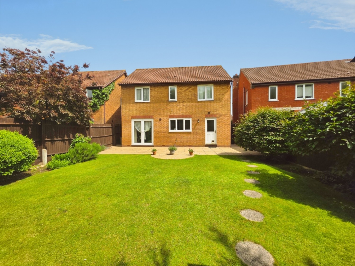 6 Kidnams Walk, Whitminster, GL2 7NL