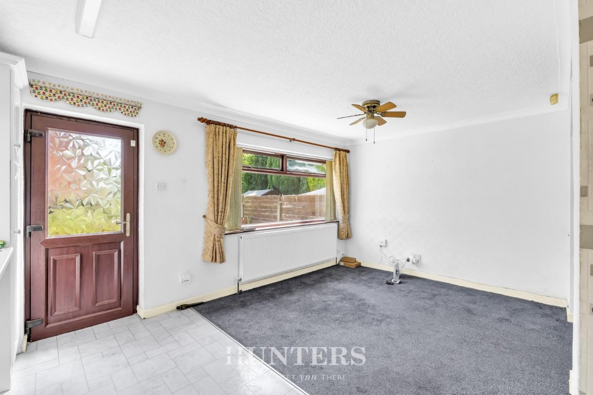 Monmouth Street, Middleton M24