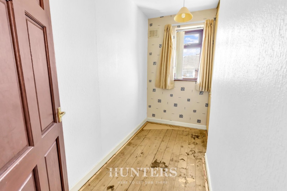 Monmouth Street, Middleton M24