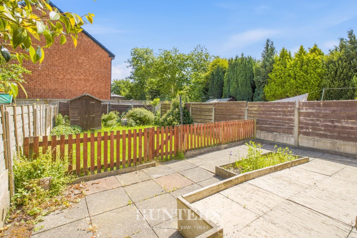 Monmouth Street, Middleton M24