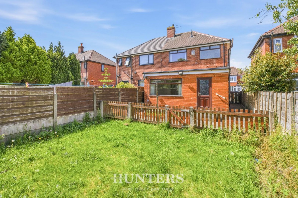 Monmouth Street, Middleton M24