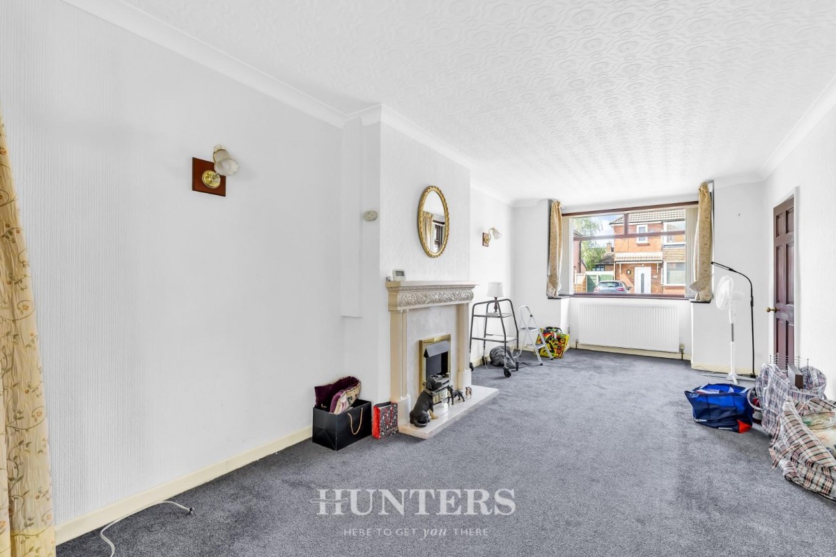 Monmouth Street, Middleton M24