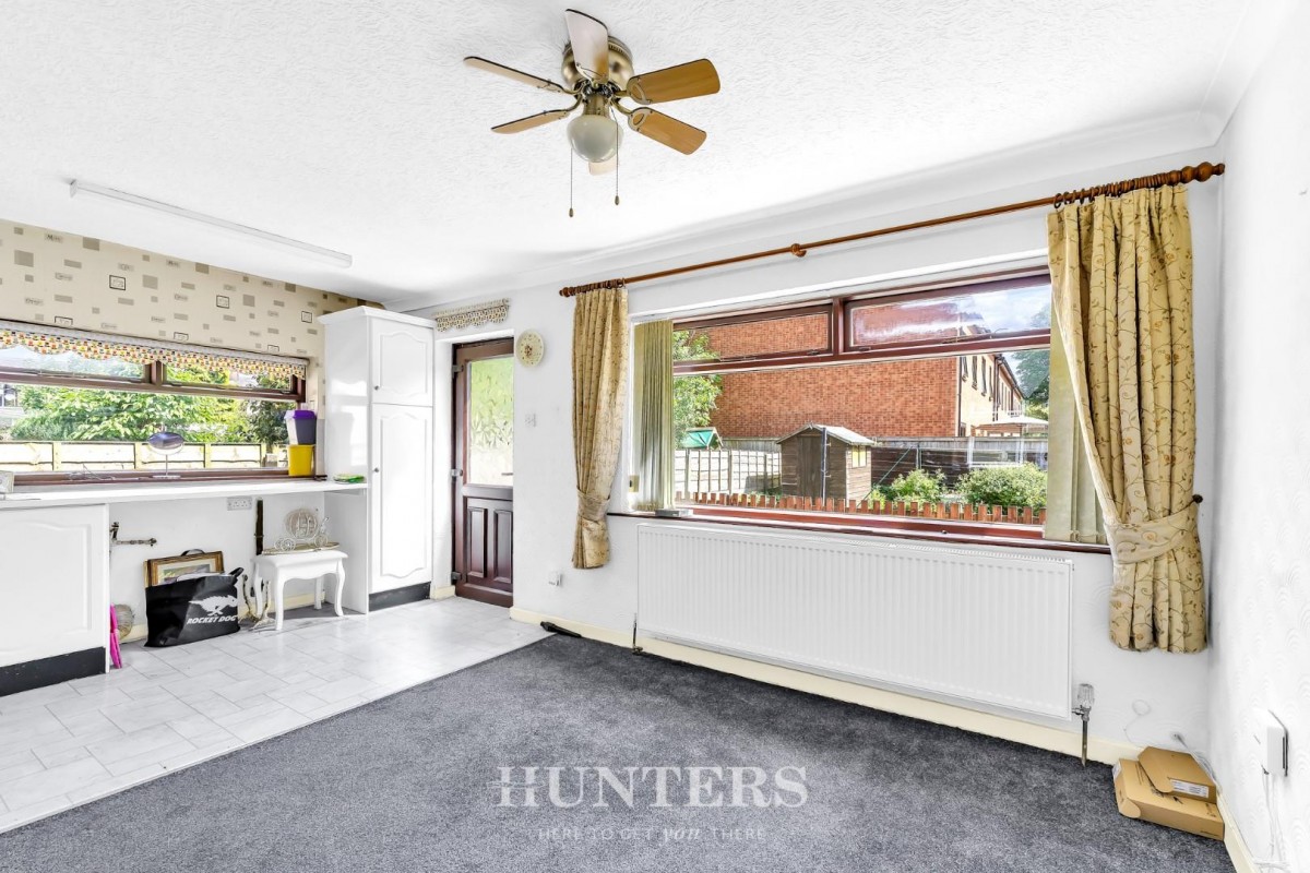 Monmouth Street, Middleton M24