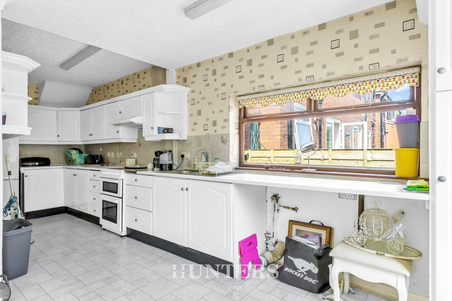 Monmouth Street, Middleton M24