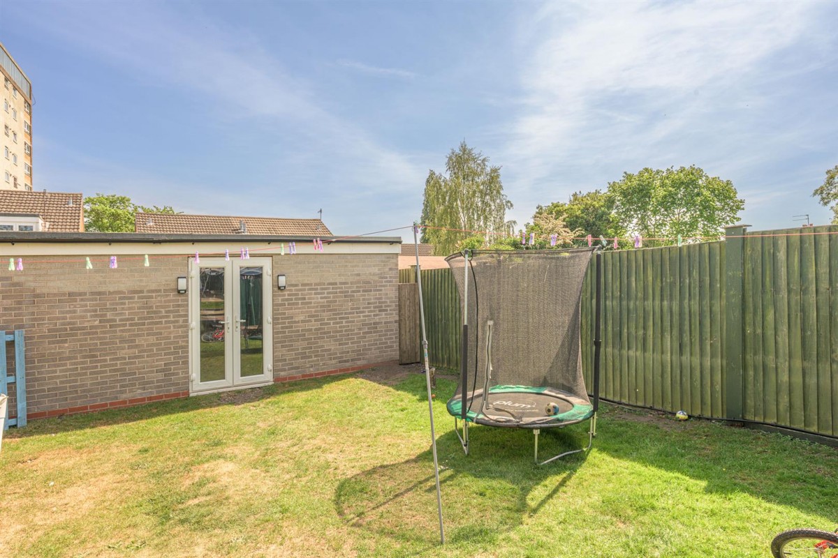 Laburnum Street, Wollaston, Stourbridge, DY8 4NX