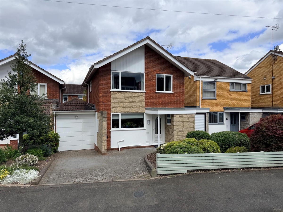 Colshaw Road, Stourbridge, DY8 3AS