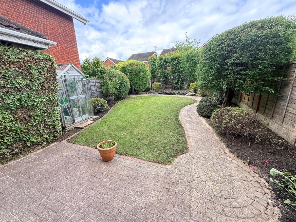 Colshaw Road, Stourbridge, DY8 3AS
