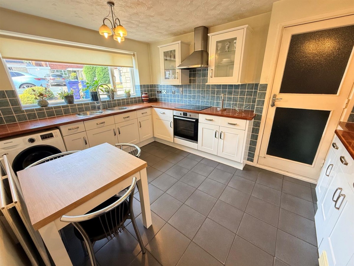 Colshaw Road, Stourbridge, DY8 3AS