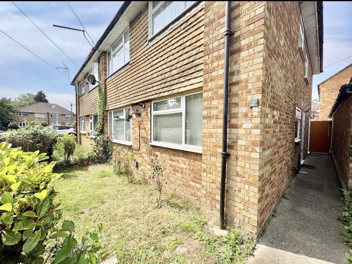 Shortlands Close, Harlington, Middlesex, UB3 5HF