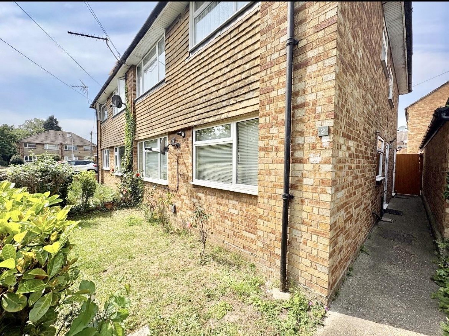 Shortlands Close, Harlington, Middlesex, UB3 5HF